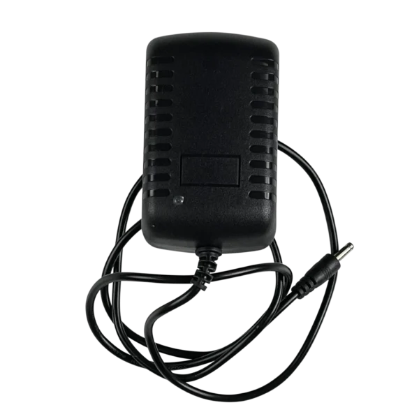 Achterkant van oplader (C-12-LFP) voor LiFePO4-batterijen.