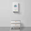 SET 2B thuisbatterijsysteem in staande configuratie met 5 kW 1-fase hybride omvormer, 10,24 kWh opgestapeld.