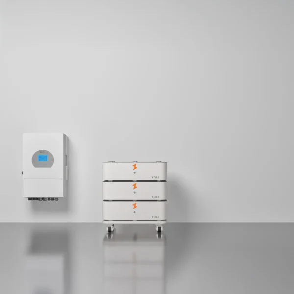 SET 3 thuisbatterijsysteem in liggend configuratie met 10 kW 3-fase hybride omvormer, 15,36 kWh opgestapeld.