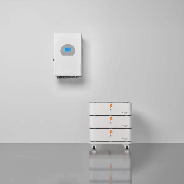 SET 3 thuisbatterijsysteem in naast configuratie met 10 kW 3-fase hybride omvormer, 15,36 kWh opgestapeld.