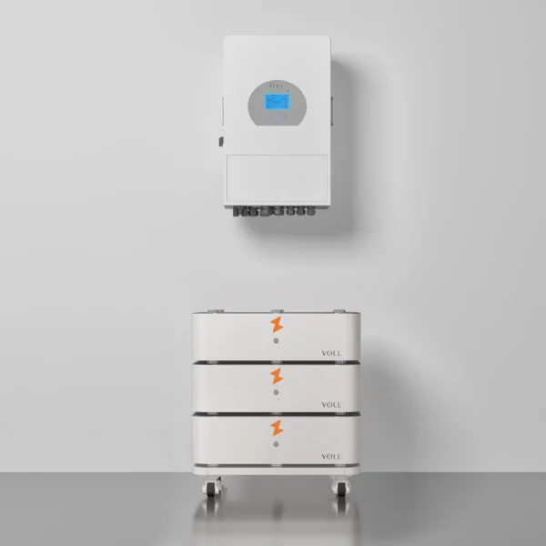 SET 3 thuisbatterijsysteem in staande configuratie met 10 kW 3-fase hybride omvormer, 15,36 kWh opgestapeld.