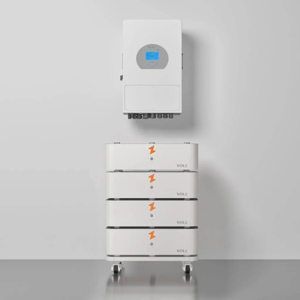 SET 4 thuisbatterijsysteem in staande configuratie met 10 kW 3-fase hybride omvormer, 20,48 kWh opgestapeld.
