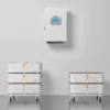 SET 5 thuisbatterijsysteem in staande configuratie met 10 kW 3-fase hybride omvormer, 25,60 kWh verdeeld over 2 batterijtowers.