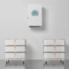 SET 6 thuisbatterijsysteem in staande configuratie met 10 kW 3-fase hybride omvormer, 30,72 kWh verdeeld over 2 batterijtowers.