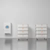 SET 8 thuisbatterijsysteem in liggend configuratie met 10 kW 3-fase hybride omvormer, 40,96 kWh verdeeld over 2 batterijtowers.