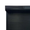 Zonnepaneel Pro (SP-12-Pro-LR) gemonteerd op een rolluik voor energieopwekking.