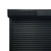 Zonnepaneel Plus (SP-16.8-Plus) gemonteerd op een rolluik voor energieopwekking.