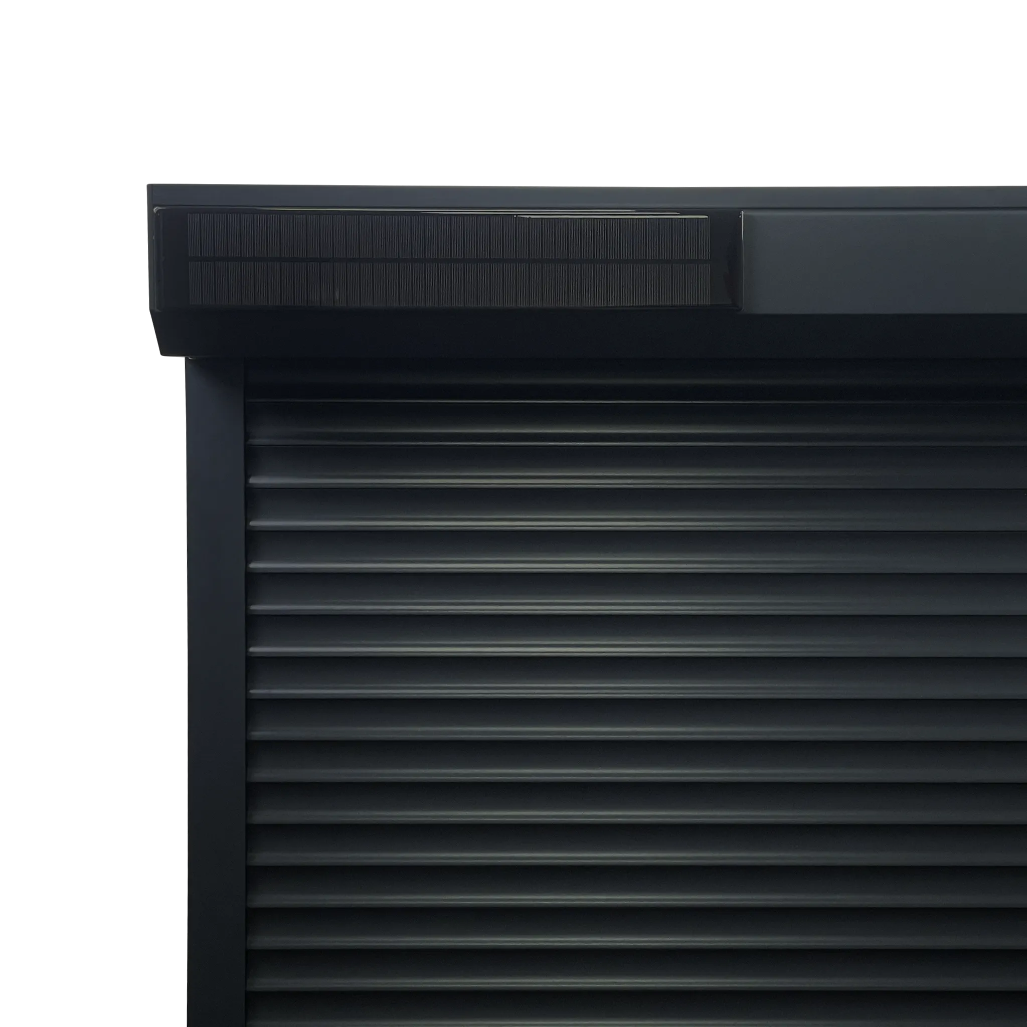 Zonnepaneel Plus (SP-16.8-Plus) gemonteerd op een rolluik voor energieopwekking.