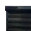 Zonnepaneel Slim (SP-9.6-Slim) gemonteerd op een rolluik voor energieopwekking.