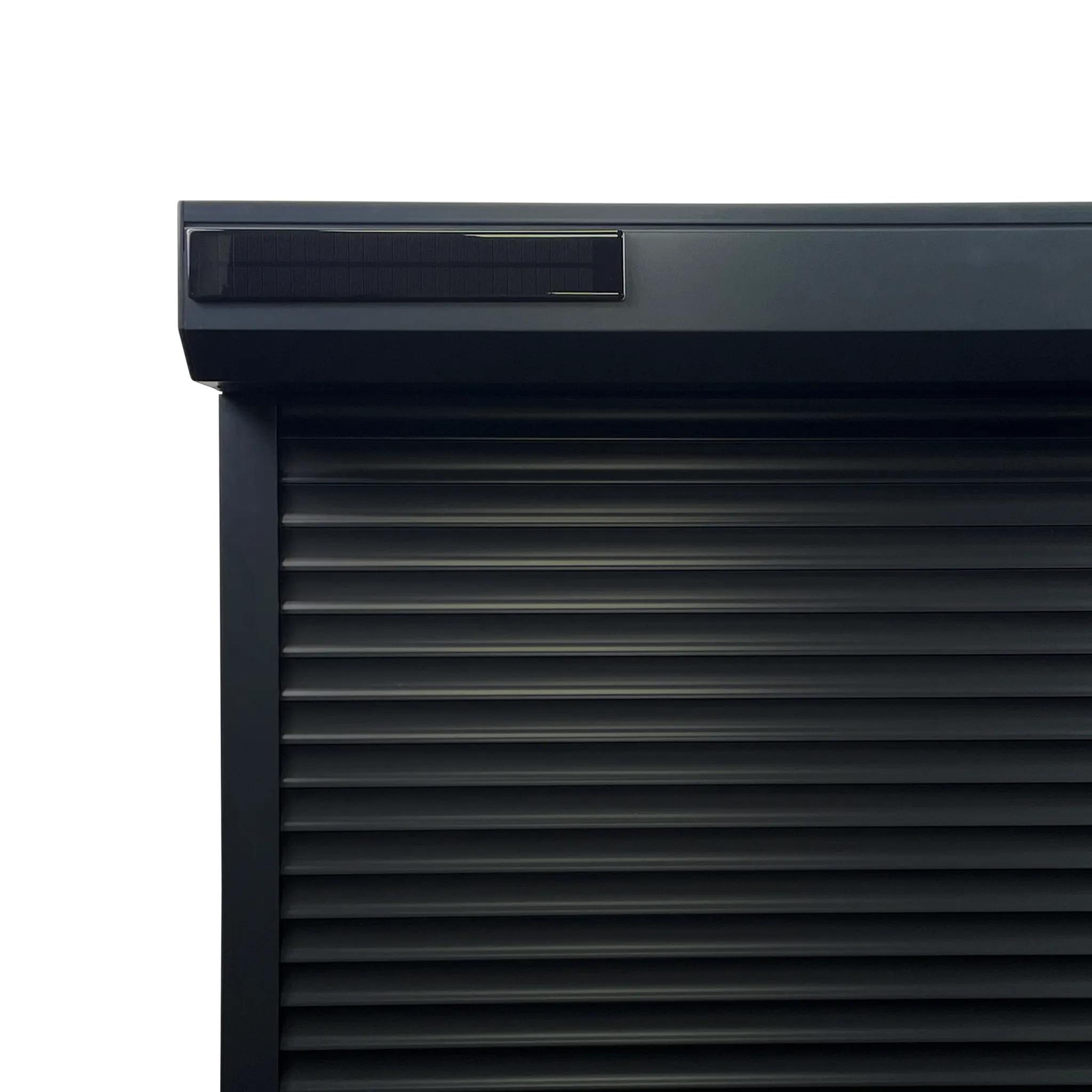 Zonnepaneel Slim (SP-9.6-Slim) gemonteerd op een rolluik voor energieopwekking.