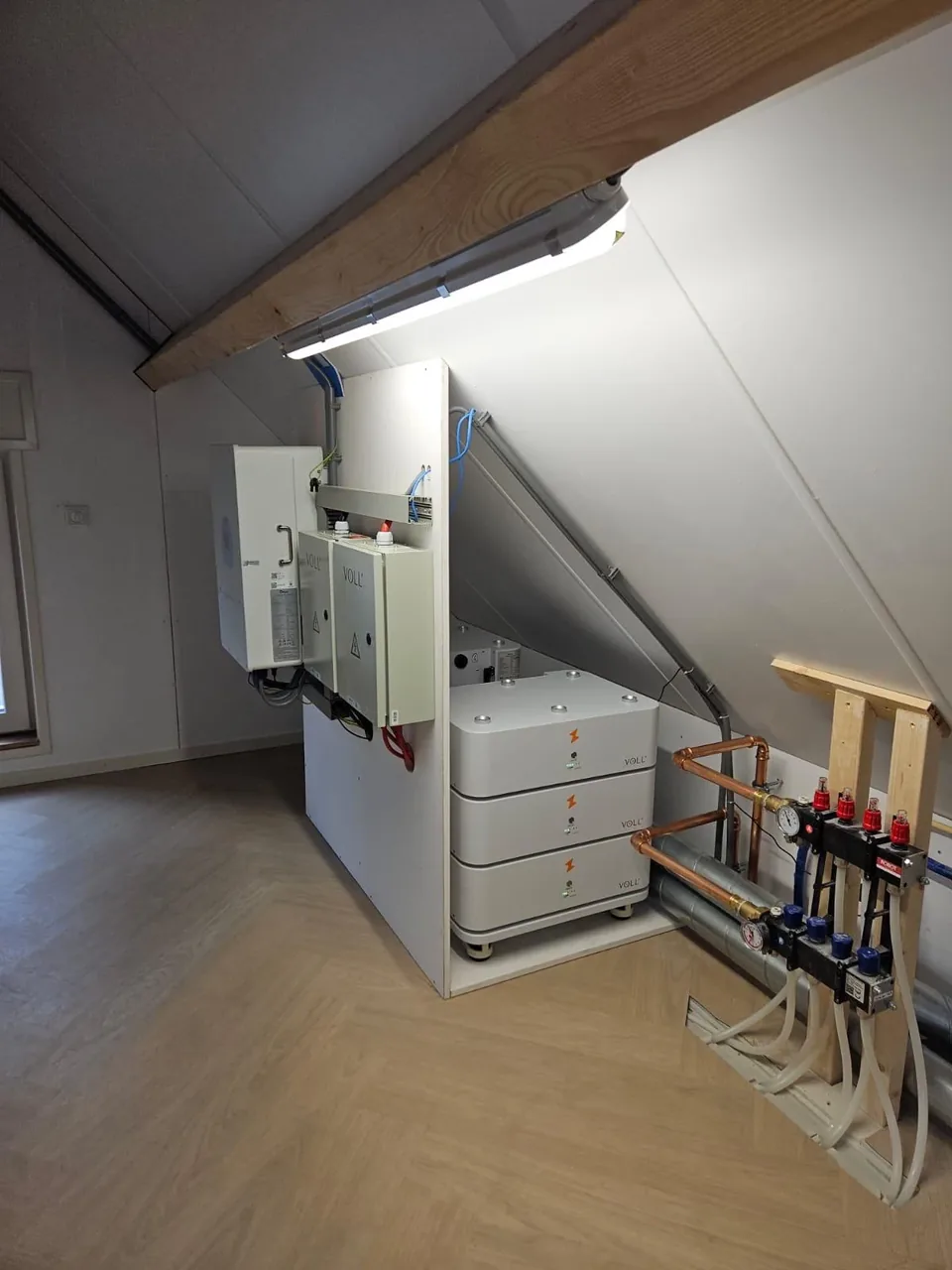 VOLL® SET 6 op zolder, geplaatst door InVaria